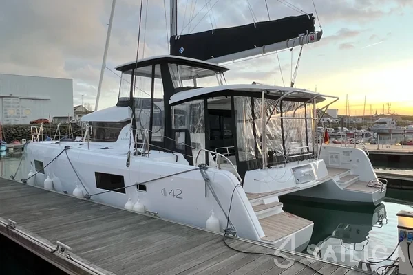 Lagoon 42 - Yacht Charter Sailica