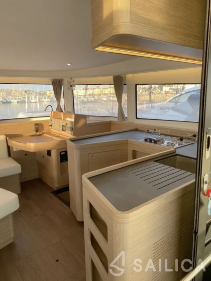 Lagoon 42 - Yacht Charter Sailica