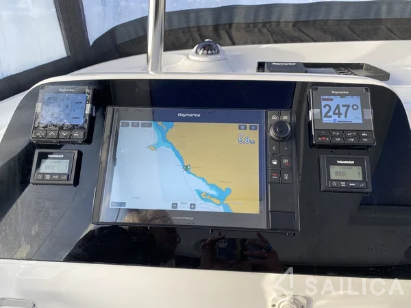 Lagoon 42 - Yacht Charter Sailica