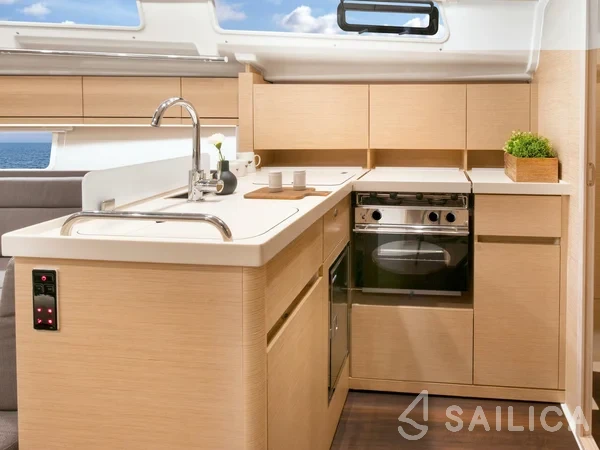 Hanse 418 - Yacht Charter Sailica