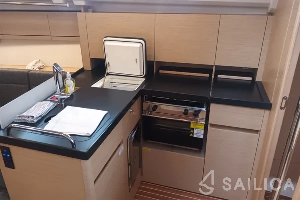 Hanse 418 - Yacht Charter Sailica