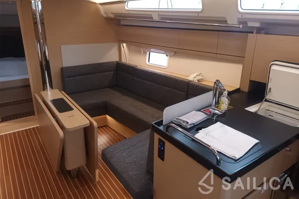 Hanse 418 - Yacht Charter Sailica