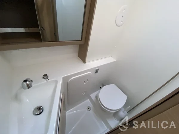Lagoon 42 - Yacht Charter Sailica