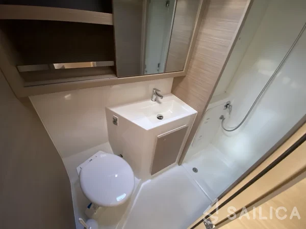 Lagoon 42 - Yacht Charter Sailica