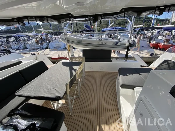 Lagoon 42 - Yacht Charter Sailica