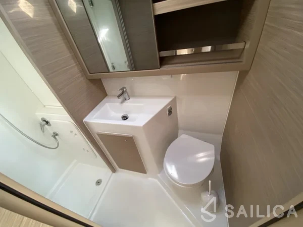 Lagoon 42 - Yacht Charter Sailica