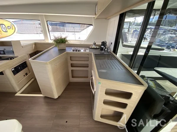 Lagoon 42 - Yacht Charter Sailica
