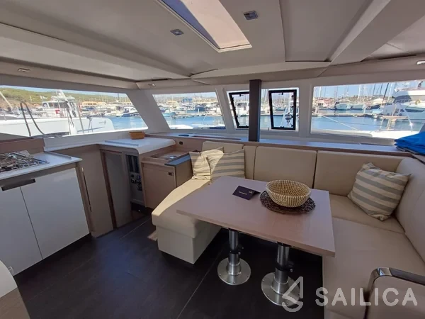 Isla 40 - Yacht Charter Sailica