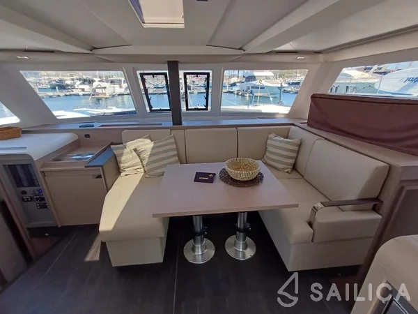 Isla 40 - Yacht Charter Sailica