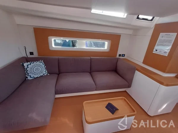 Isla 40 - Yacht Charter Sailica