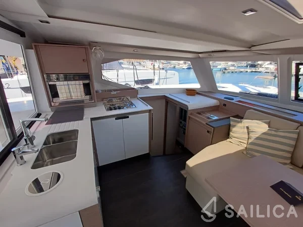 Isla 40 - Yacht Charter Sailica