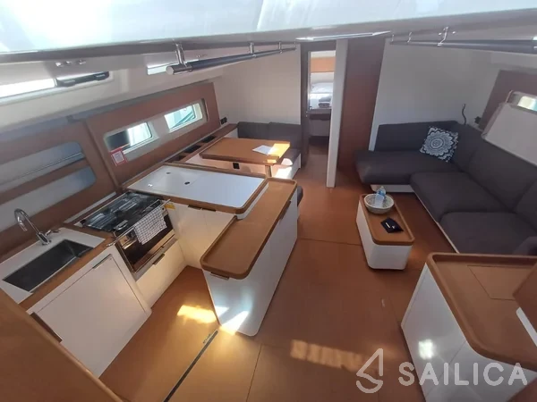 Isla 40 - Yacht Charter Sailica