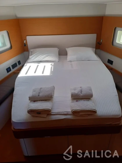 Isla 40 - Yacht Charter Sailica