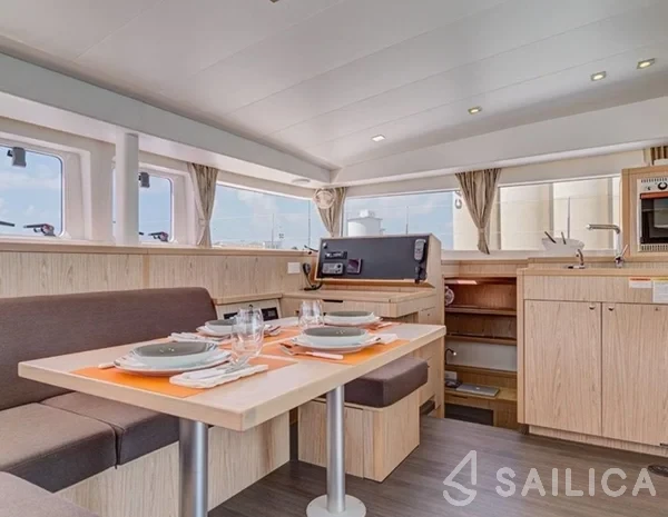 Lagoon 400 S2 - Yacht Charter Sailica