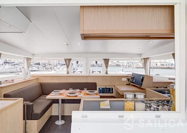 Lagoon 400 S2 - Yacht Charter Sailica
