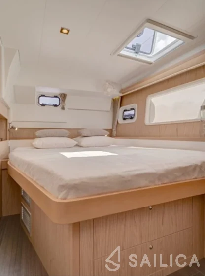 Lagoon 400 S2 - Yacht Charter Sailica