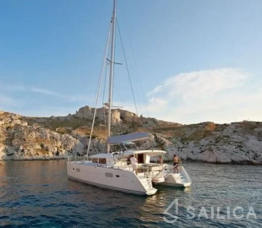 Lagoon 400 S2 - Yacht Charter Sailica