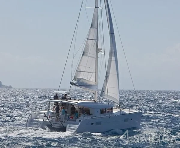 Lagoon 400 S2 - Yacht Charter Sailica