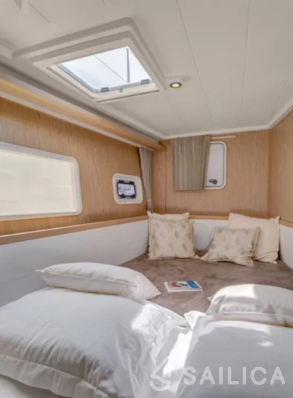 Lagoon 400 S2 - Yacht Charter Sailica