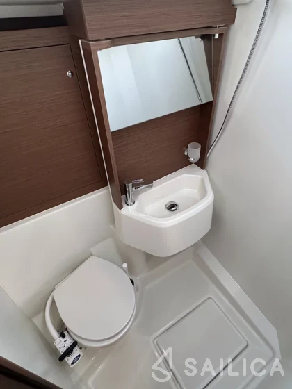 Oceanis 51.1 - Yacht Charter Sailica