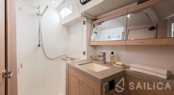 Oceanis 51.1 - Yacht Charter Sailica
