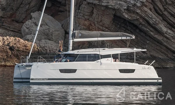 Isla 40 - Yacht Charter Sailica