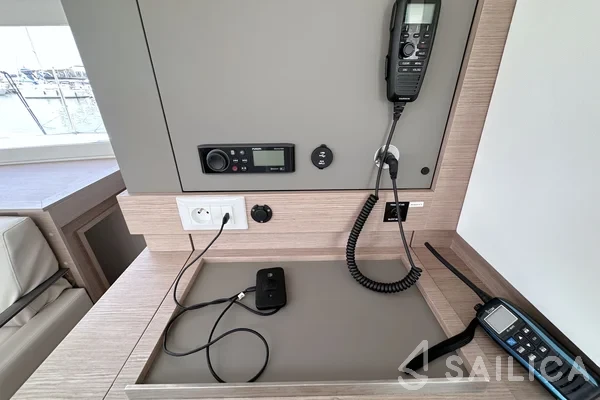Isla 40 - Yacht Charter Sailica