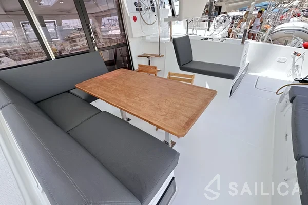 Isla 40 - Yacht Charter Sailica