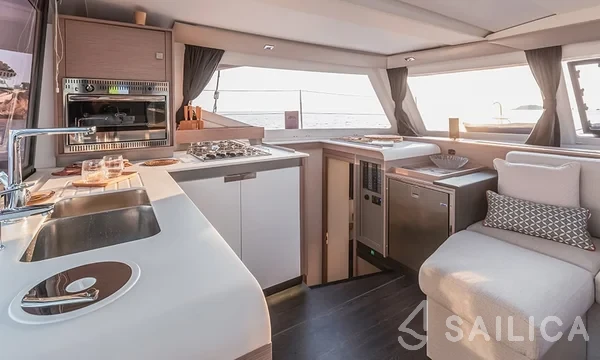 Isla 40 - Yacht Charter Sailica