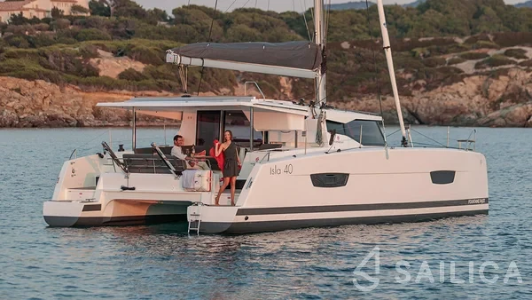 Isla 40 - Yacht Charter Sailica