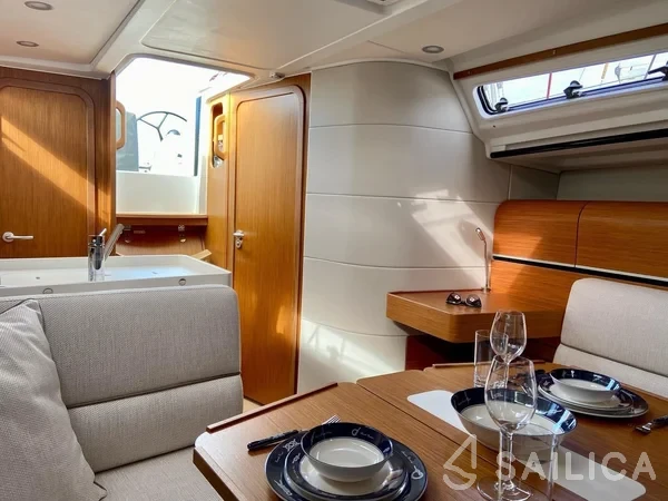 Dehler 38 SQ - Yacht Charter Sailica