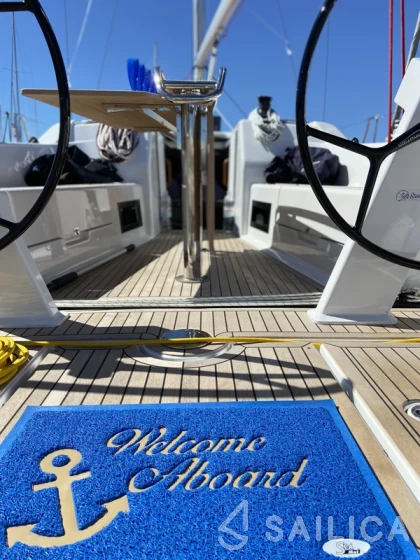 Dehler 38 SQ - Yacht Charter Sailica