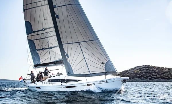 Dehler 38 SQ - Yacht Charter Sailica