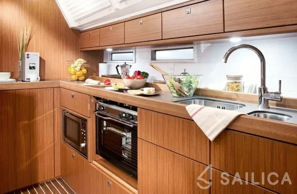 Bavaria 46 Cruiser - Yacht Charter Sailica