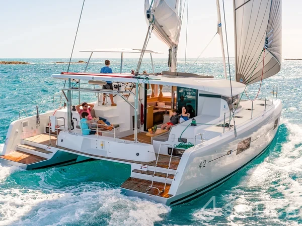 Lagoon 42 - Yacht Charter Sailica