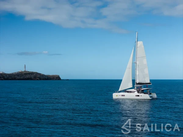 Lagoon 42 - Yacht Charter Sailica