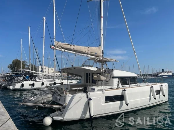 Lagoon 40 - Yacht Charter Sailica