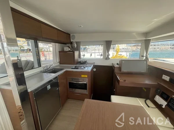 Lagoon 40 - Yacht Charter Sailica