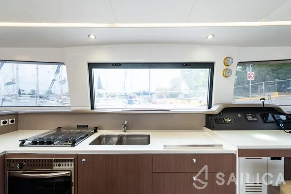 Bali 4.3 - Yacht Charter Sailica