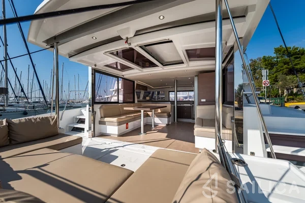 Bali 4.3 - Yacht Charter Sailica