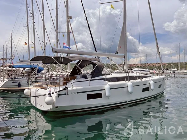 Bavaria C42 - Yacht Charter Sailica