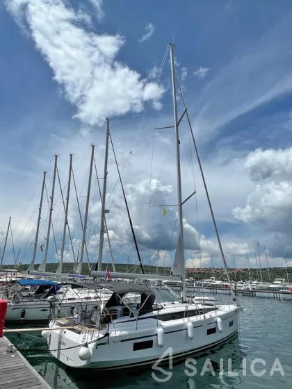 Bavaria C42 - Yacht Charter Sailica