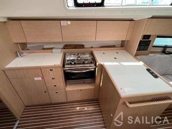 Bavaria C42 - Yacht Charter Sailica