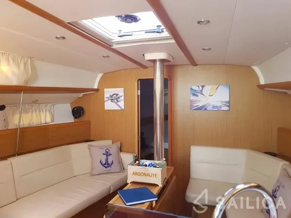 Sun Odyssey 42i - Yacht Charter Sailica