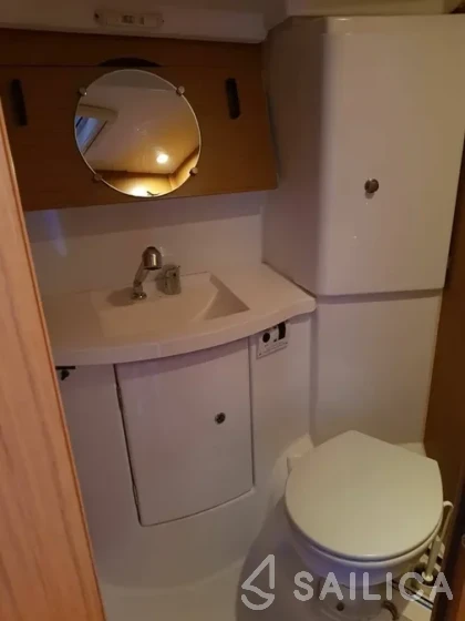 Sun Odyssey 42i - Yacht Charter Sailica