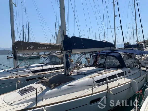 Sun Odyssey 42i - Yacht Charter Sailica