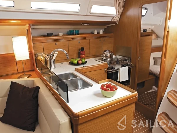 Sun Odyssey 42i - Yacht Charter Sailica