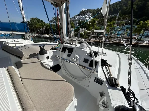 Bali 4.2 - Yacht Charter Sailica