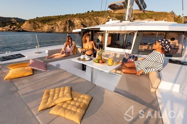 Bali 4.2 - Yacht Charter Sailica