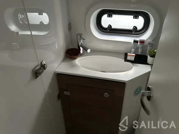 Bali 4.2 - Yacht Charter Sailica